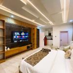 Executive Business Suite with Balcony