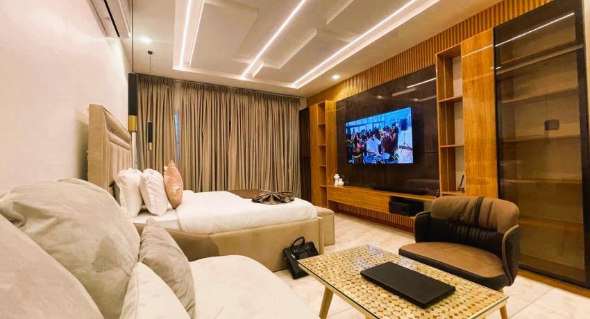 Executive Business Suite with Balcony